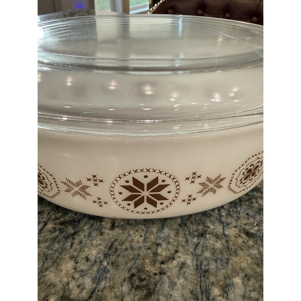 Vintage Pyrex Town & Country 1-1/2 Quart Casserole Baking Dish with Lid - Picture 2 of 7